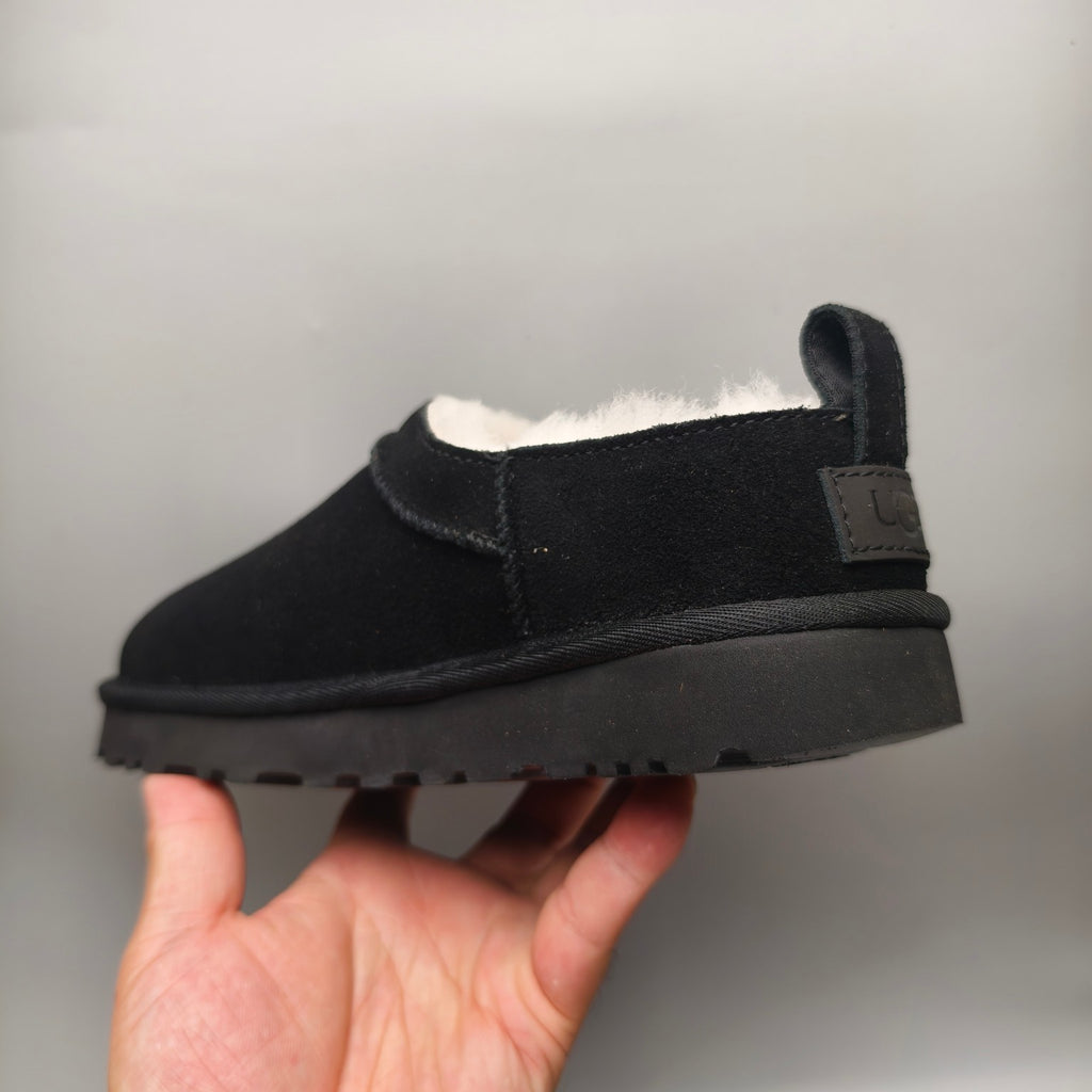 Women’s Classic Slip-On Shoes in Black – 3891