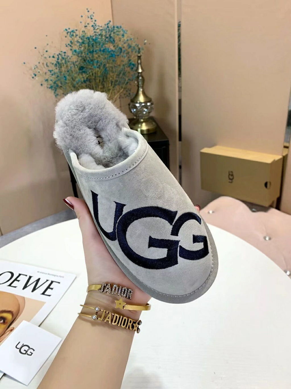 Gray Indoor Slippers with Oversized G Detail | 2593
