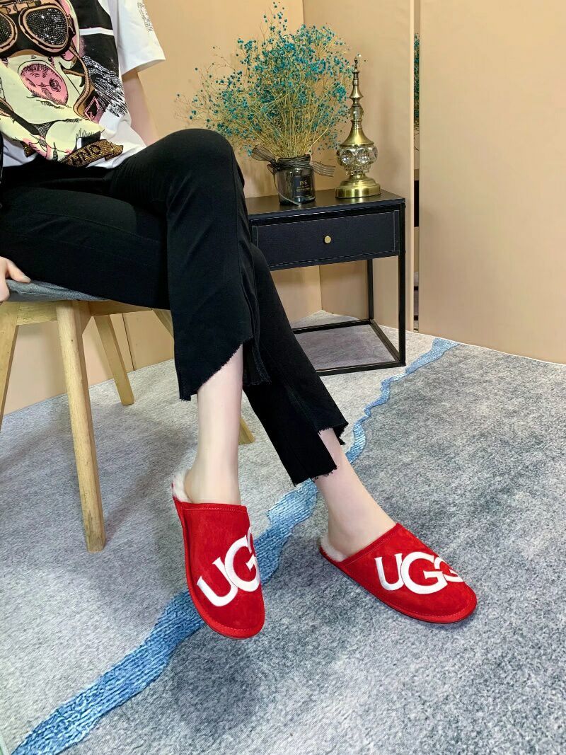 Bright Red Indoor Slippers with Oversized G Detail | 2593