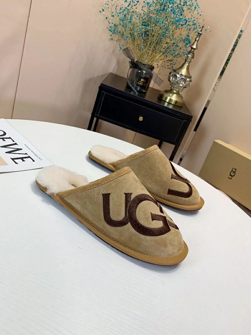 Chestnut Indoor Slippers with Oversized G Detail | 2593