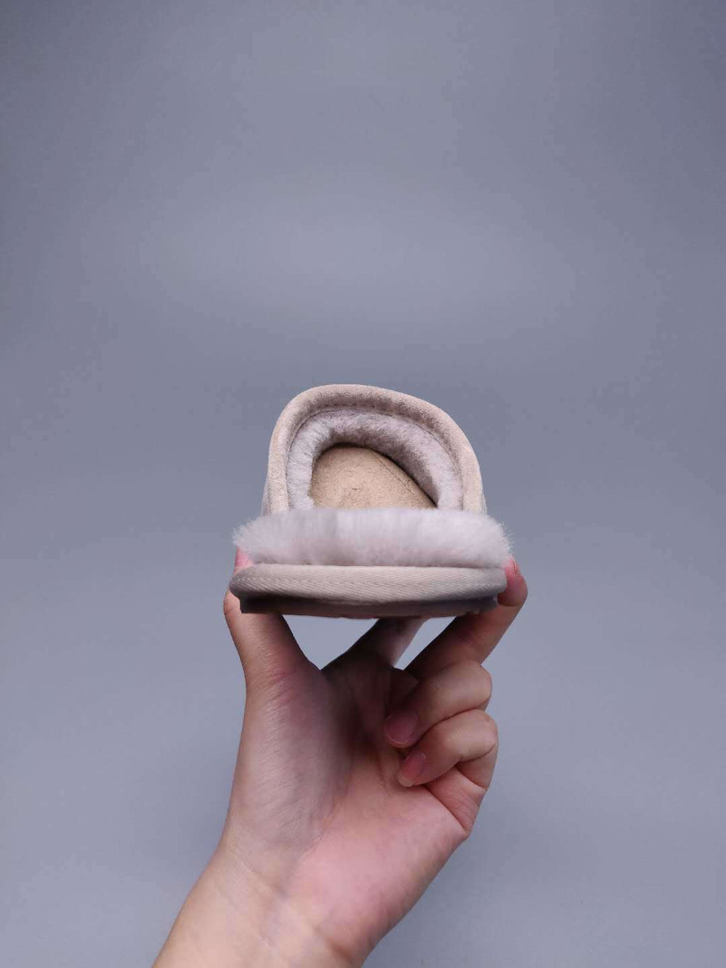 Gray Indoor Slippers with Oversized G Detail | 2593