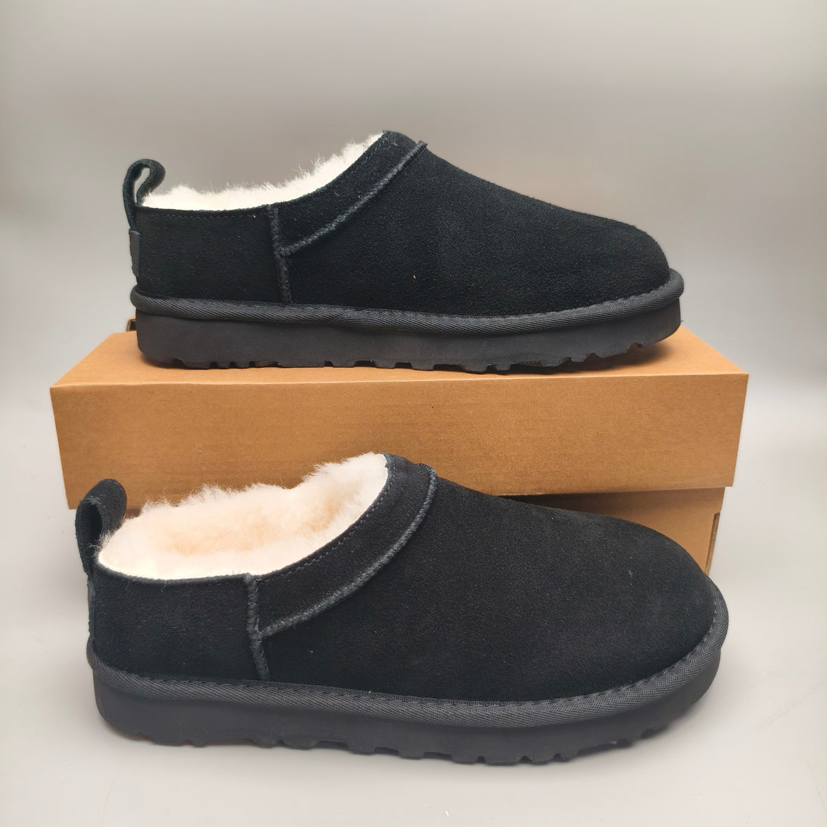 Women’s Classic Slip-On Shoes in Black – 3891