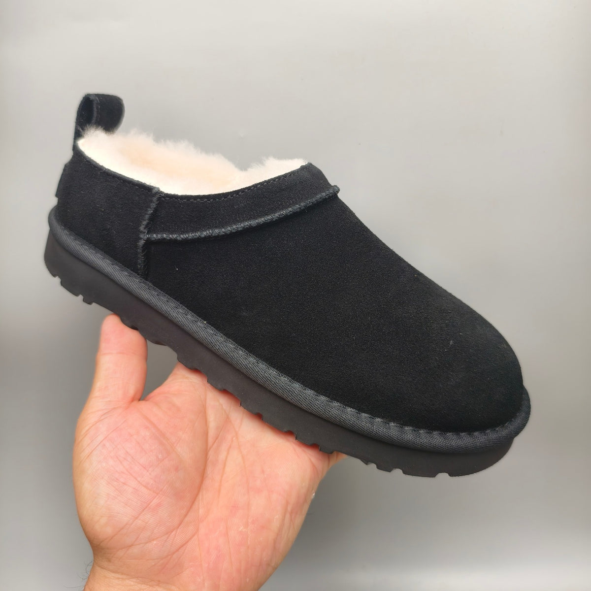 Women’s Classic Slip-On Shoes in Black – 3891