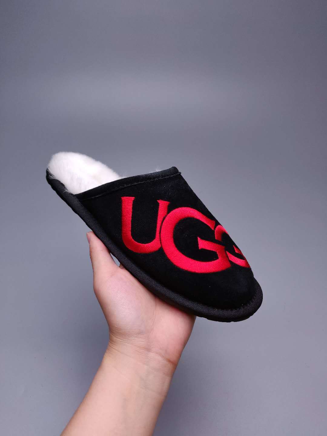 Black Indoor Slippers with Oversized G Detail | 2593