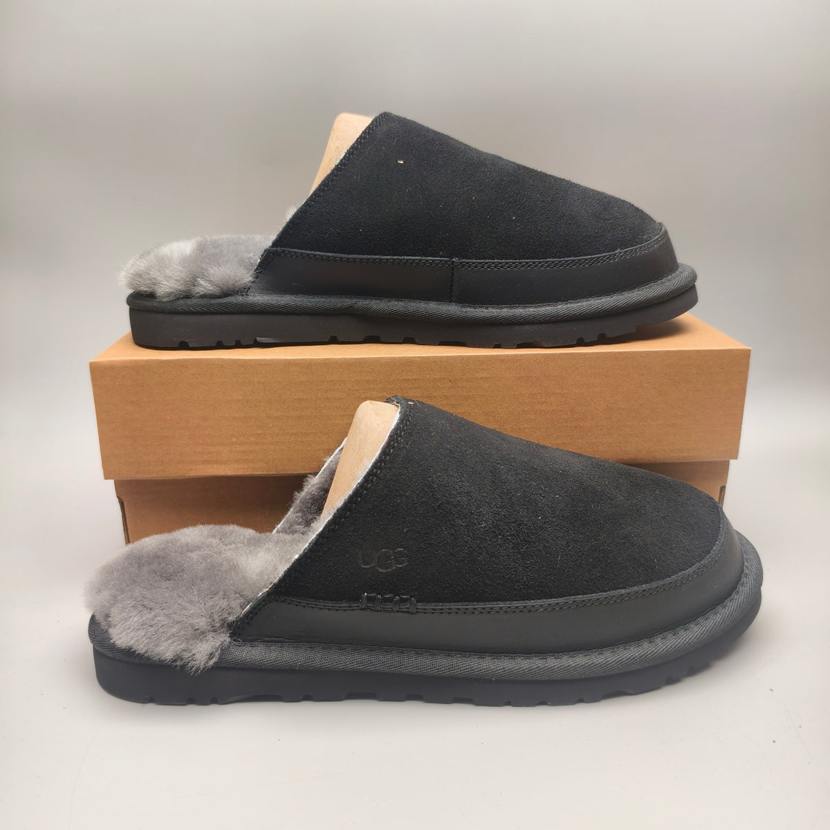 Men’s Black Ultralight Fuzzy Slippers – 4585