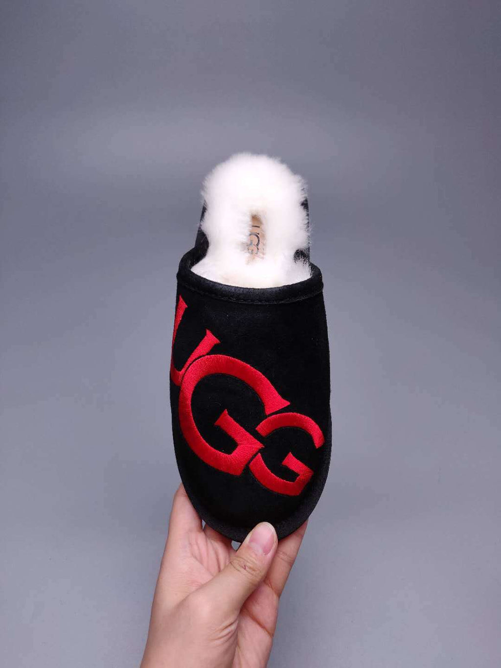 Black Indoor Slippers with Oversized G Detail | 2593