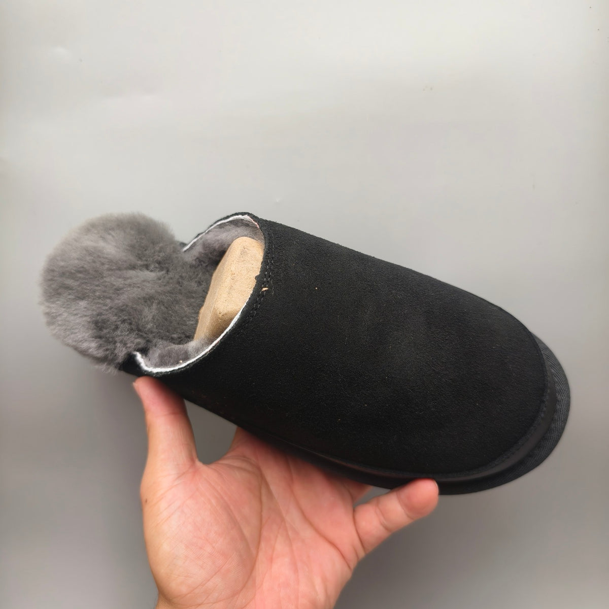 Men’s Black Ultralight Fuzzy Slippers – 4585