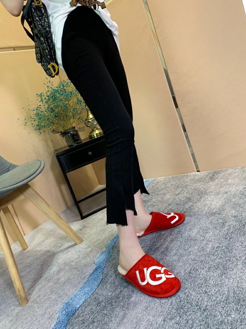 Bright Red Indoor Slippers with Oversized G Detail | 2593