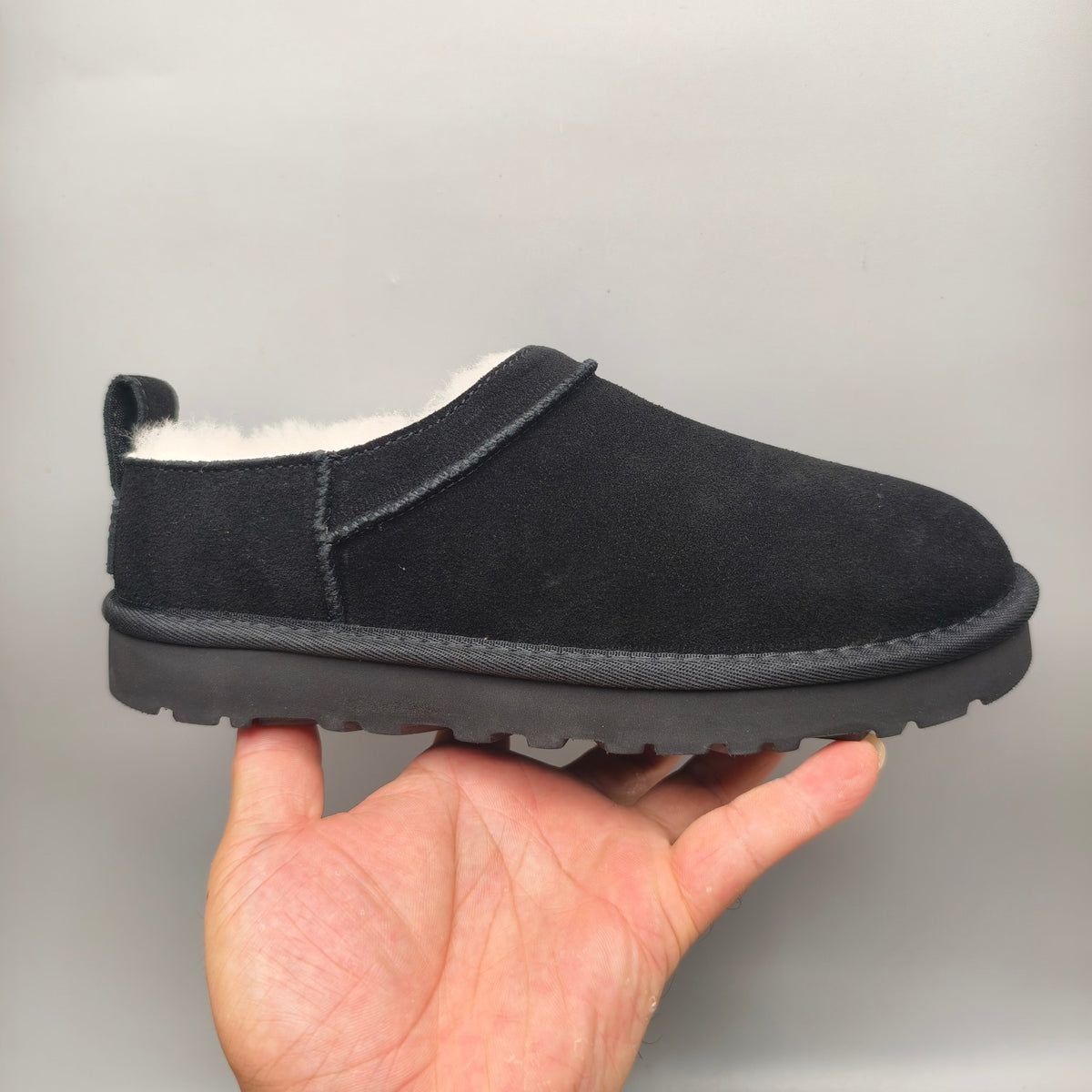 Women’s Classic Slip-On Shoes in Black – 3891