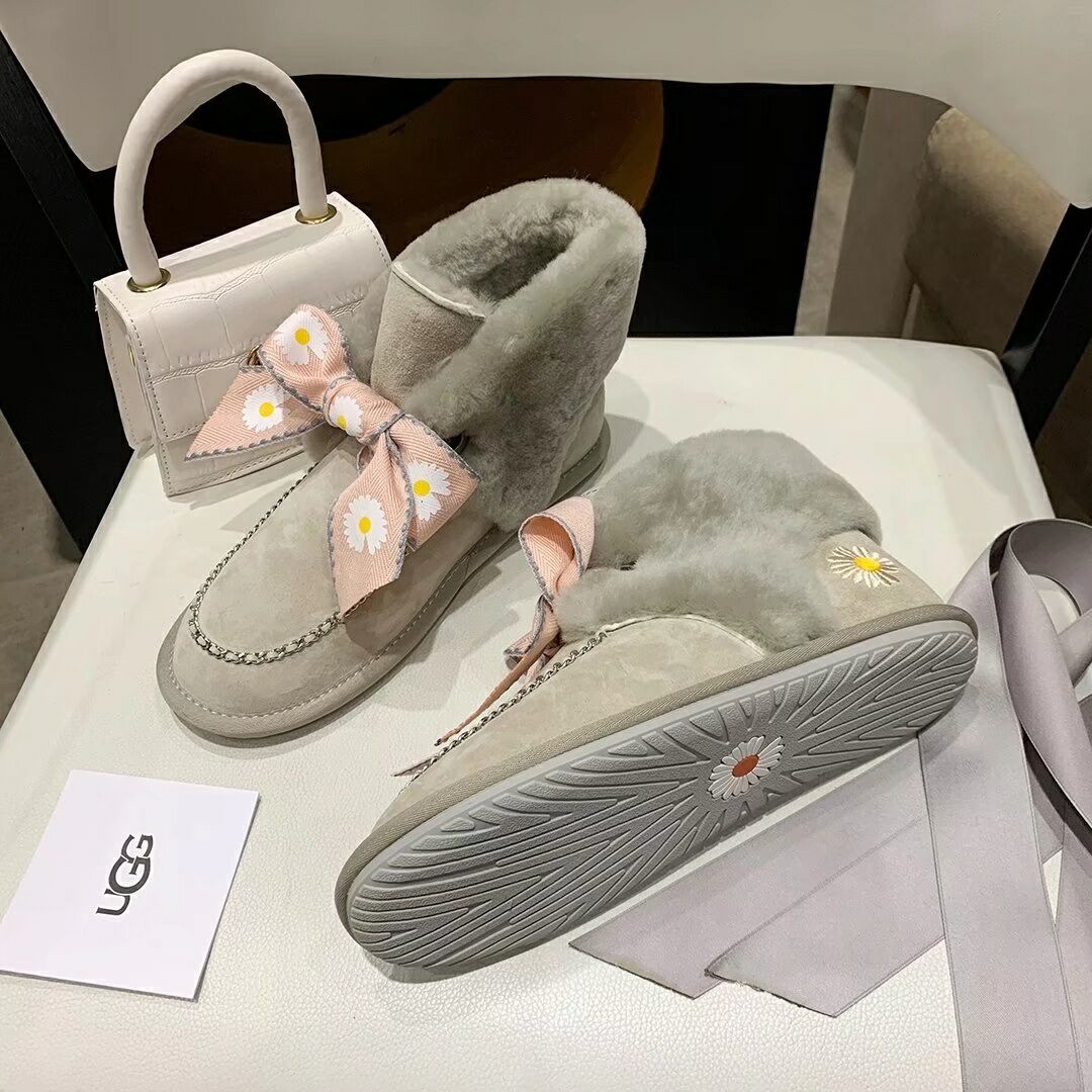 Daisy Chain & Ribbon Footwear – Gray | 7888