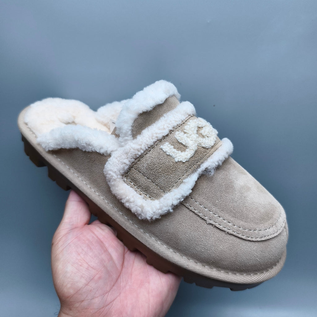 Sand Curly Plush Slippers with Oversized Logo | 1206