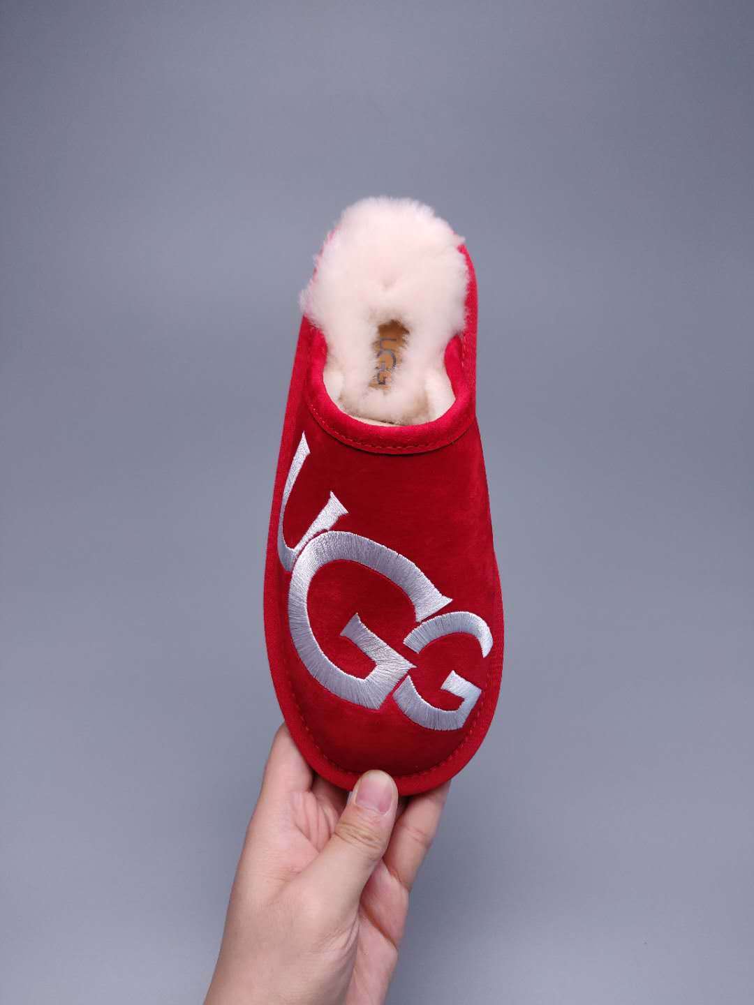 Bright Red Indoor Slippers with Oversized G Detail | 2593
