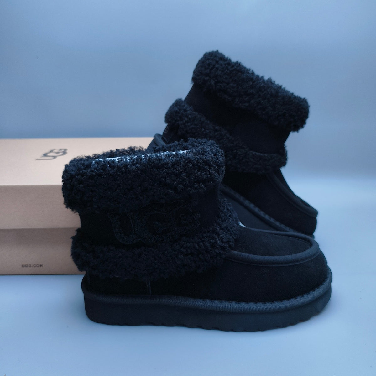 Black Curly-Texture Statement Logo Mid-Top Boots – 5410