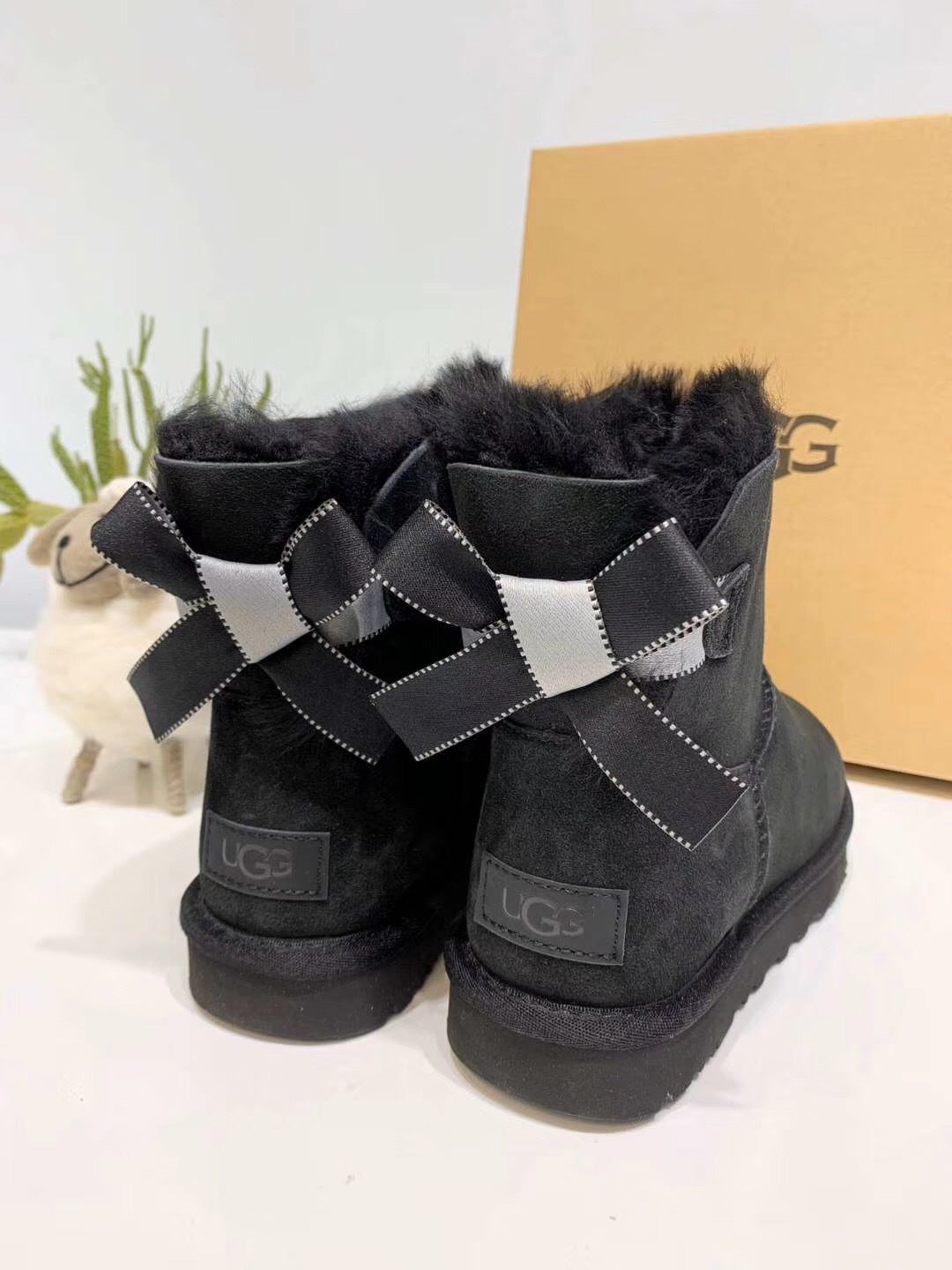Black Bow-Detail Shoes with Subtle Shimmer | 2938
