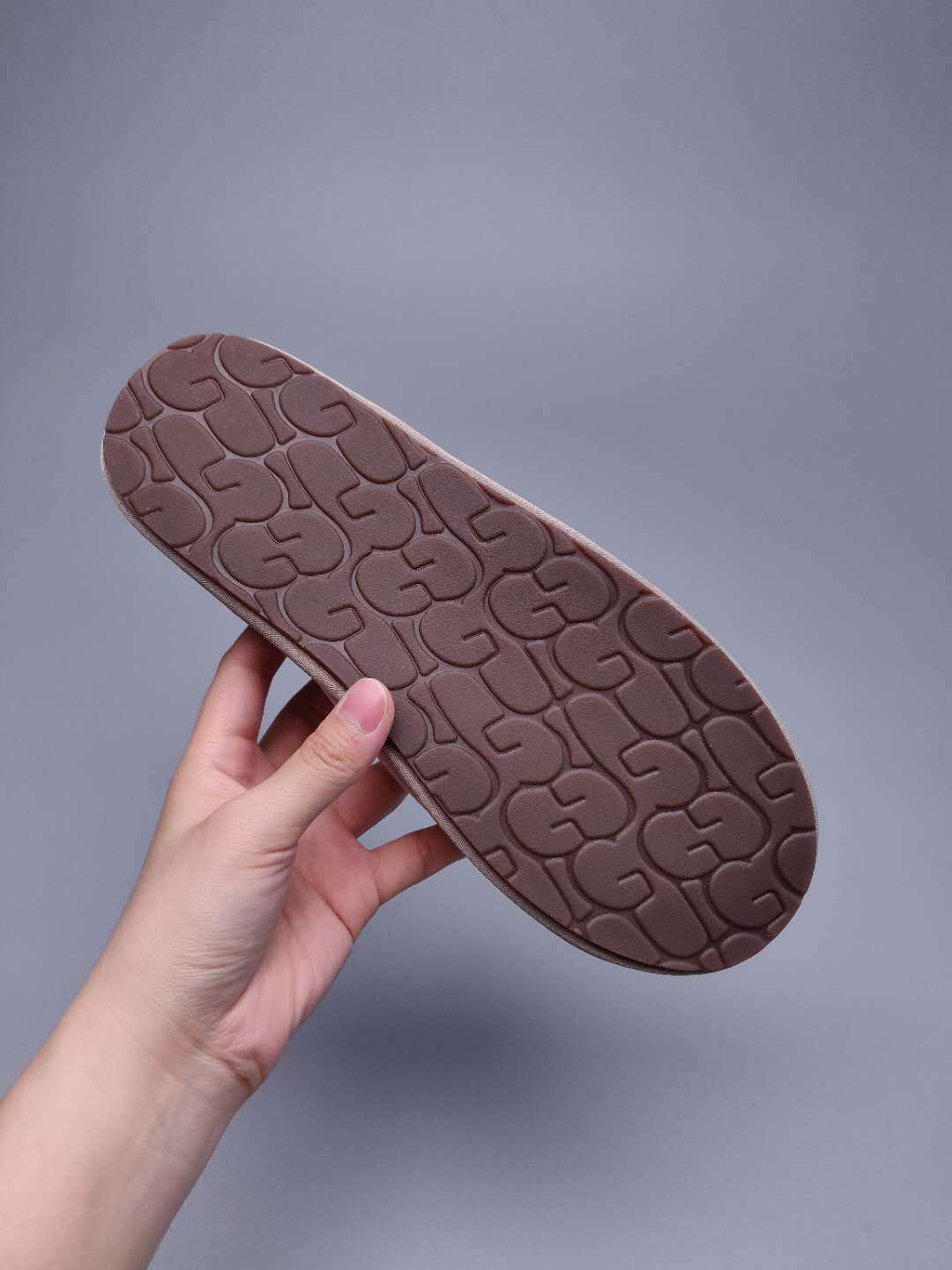 Gray Indoor Slippers with Oversized G Detail | 2593