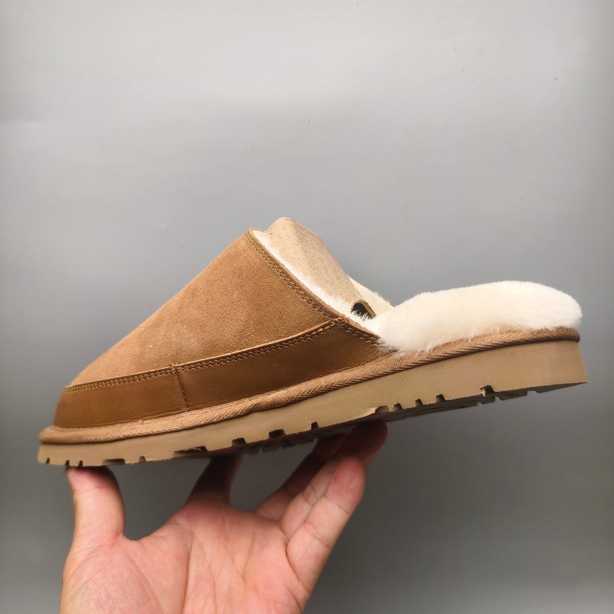 Men’s Chestnut Ultralight Fuzzy Slippers – 4585