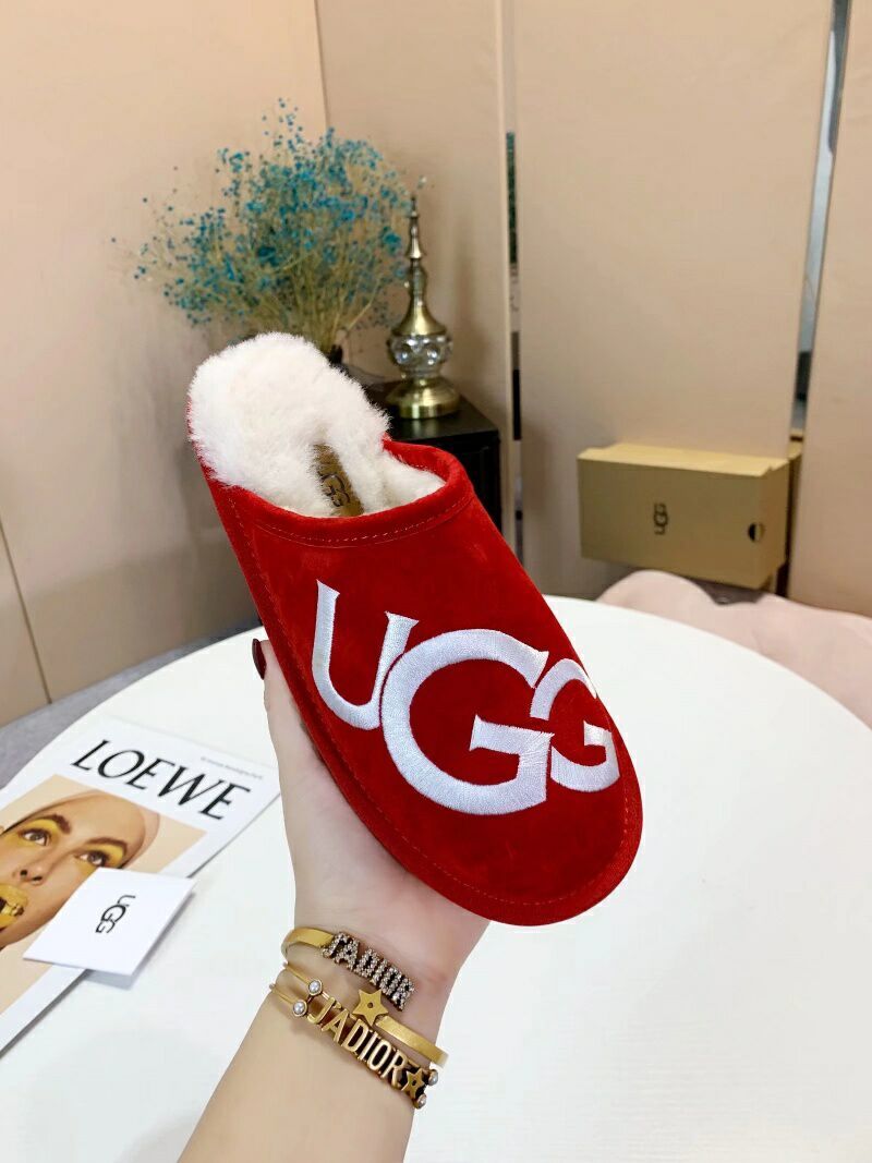 Bright Red Indoor Slippers with Oversized G Detail | 2593
