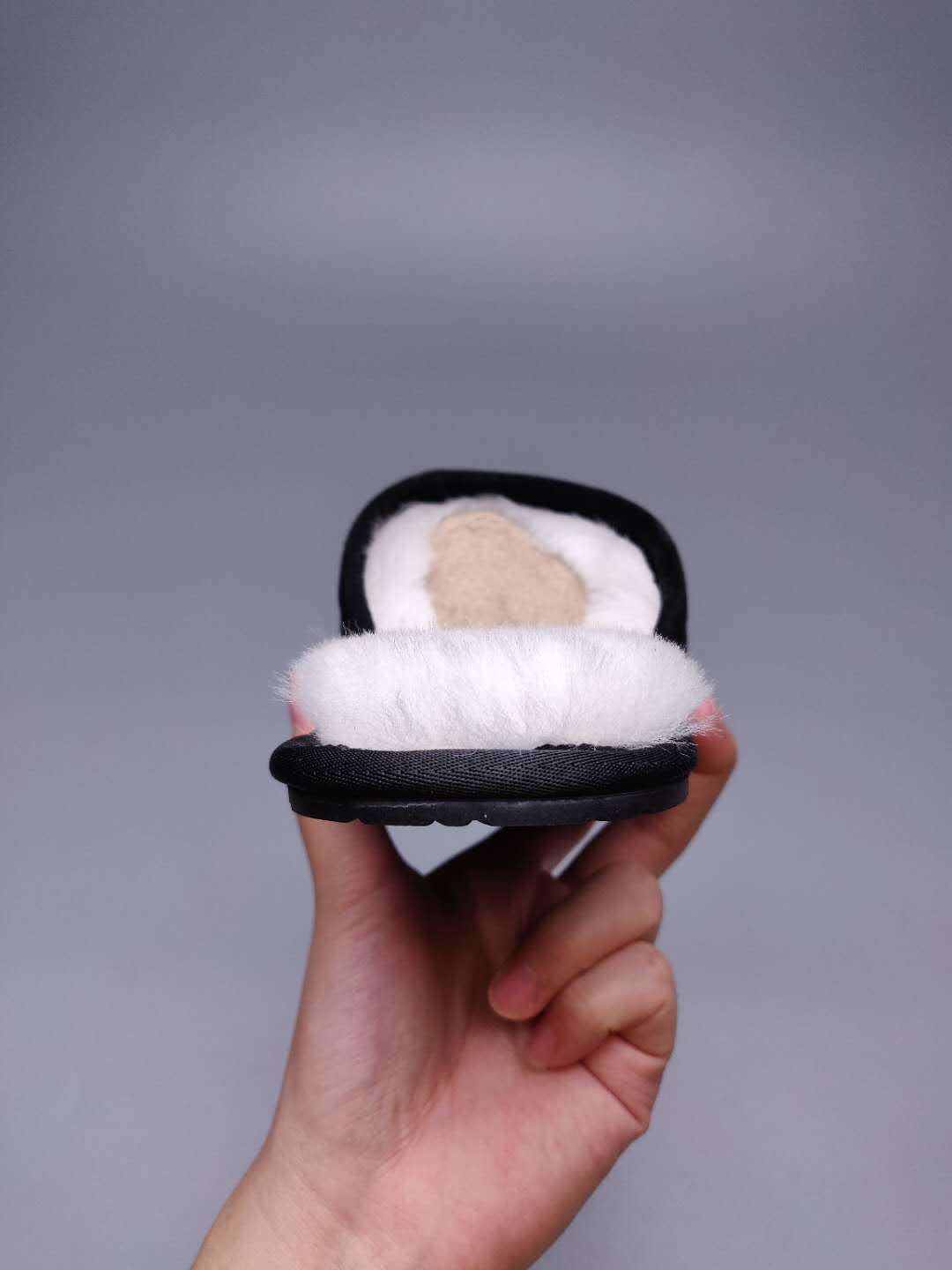 Black Indoor Slippers with Oversized G Detail | 2593