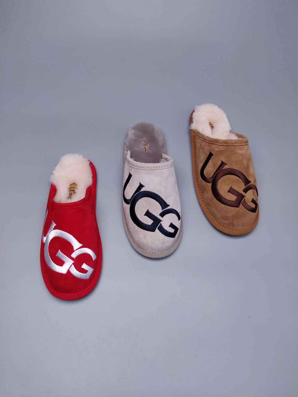 Bright Red Indoor Slippers with Oversized G Detail | 2593