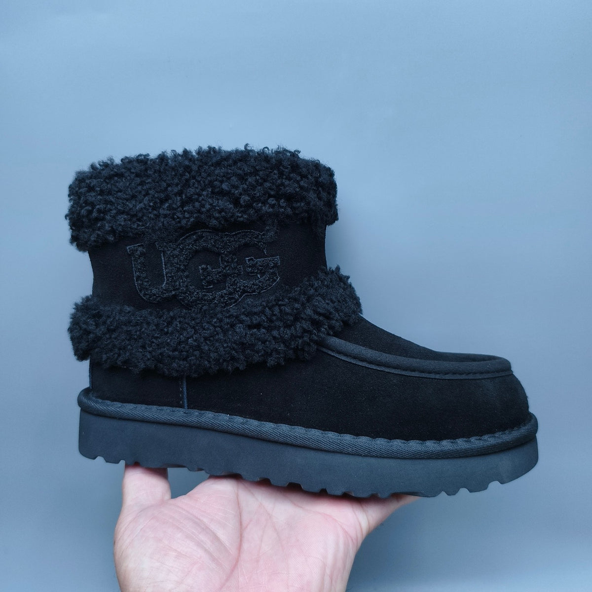 Black Curly-Texture Statement Logo Mid-Top Boots – 5410