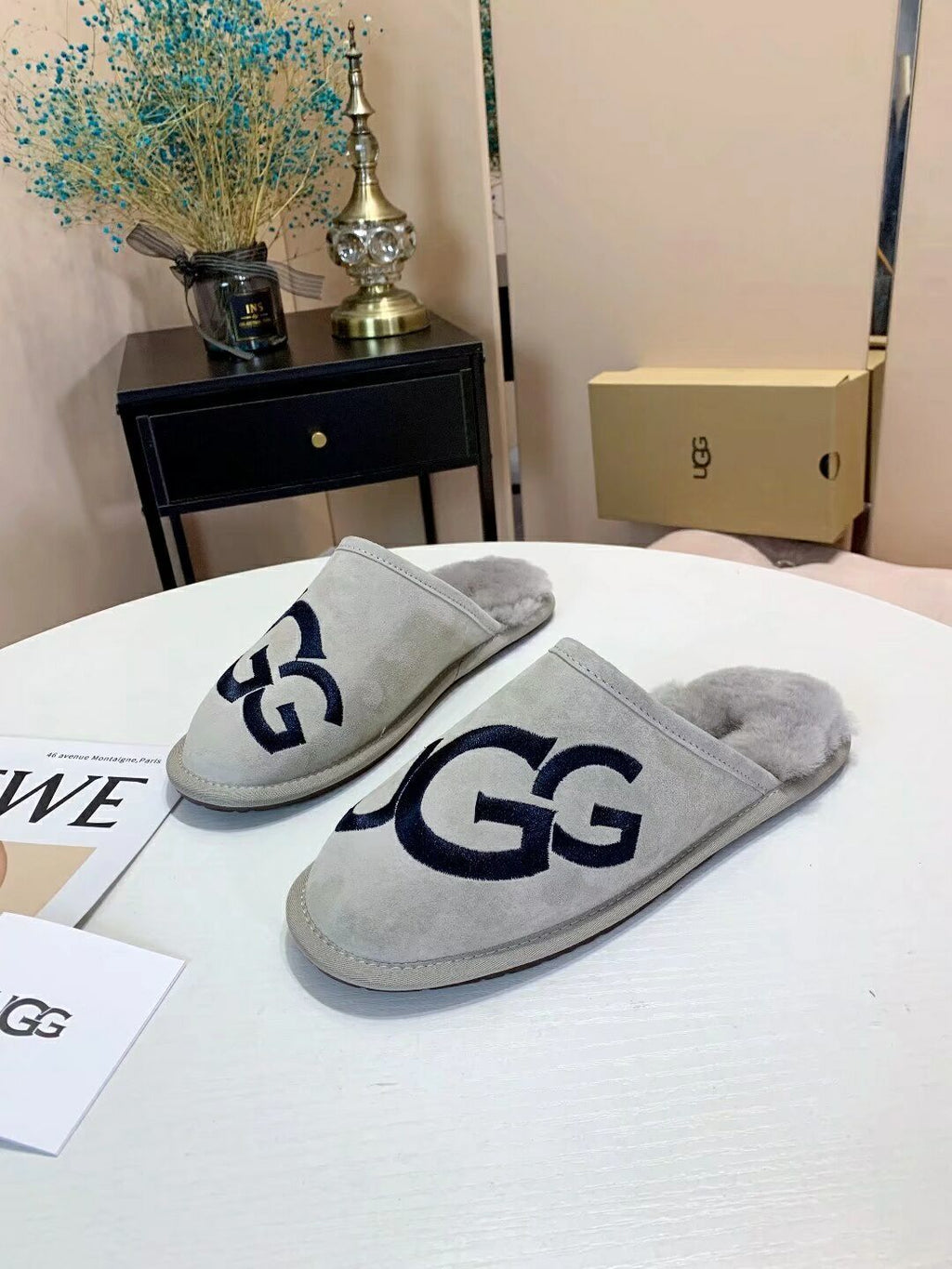 Gray Indoor Slippers with Oversized G Detail | 2593