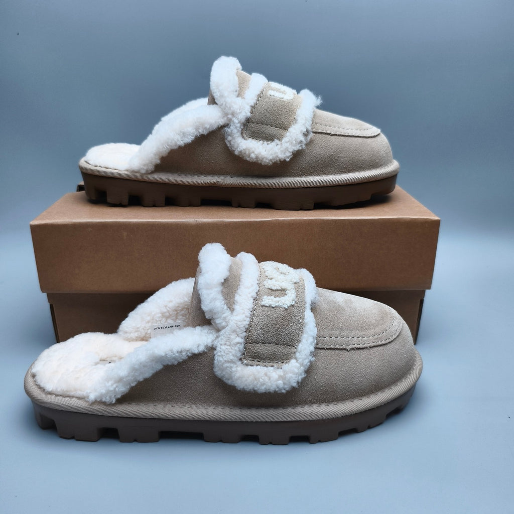Sand Curly Plush Slippers with Oversized Logo | 1206