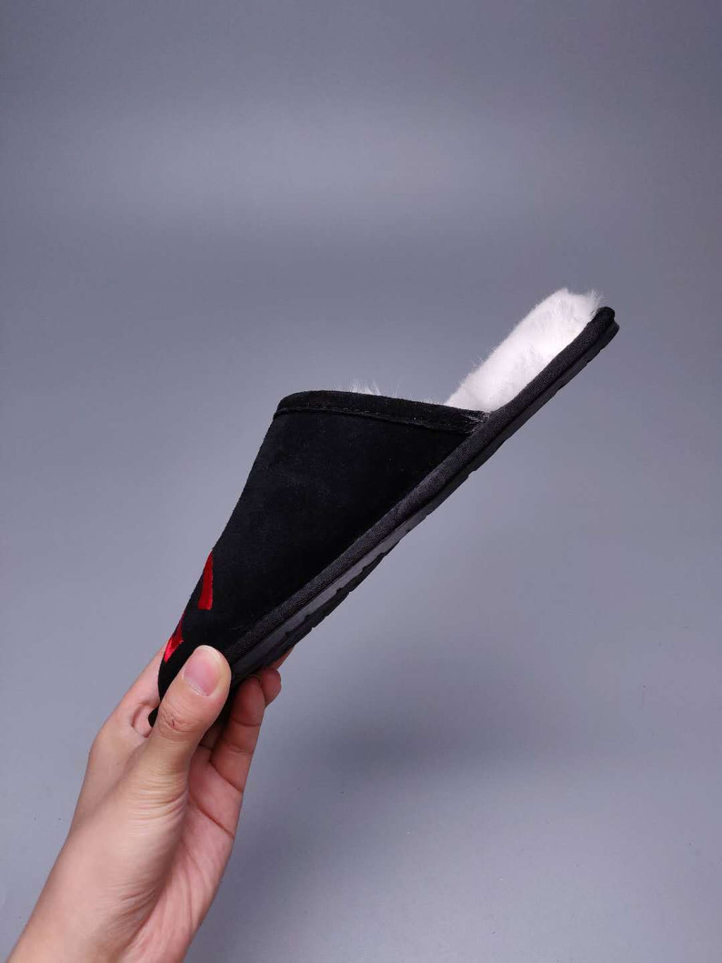 Black Indoor Slippers with Oversized G Detail | 2593