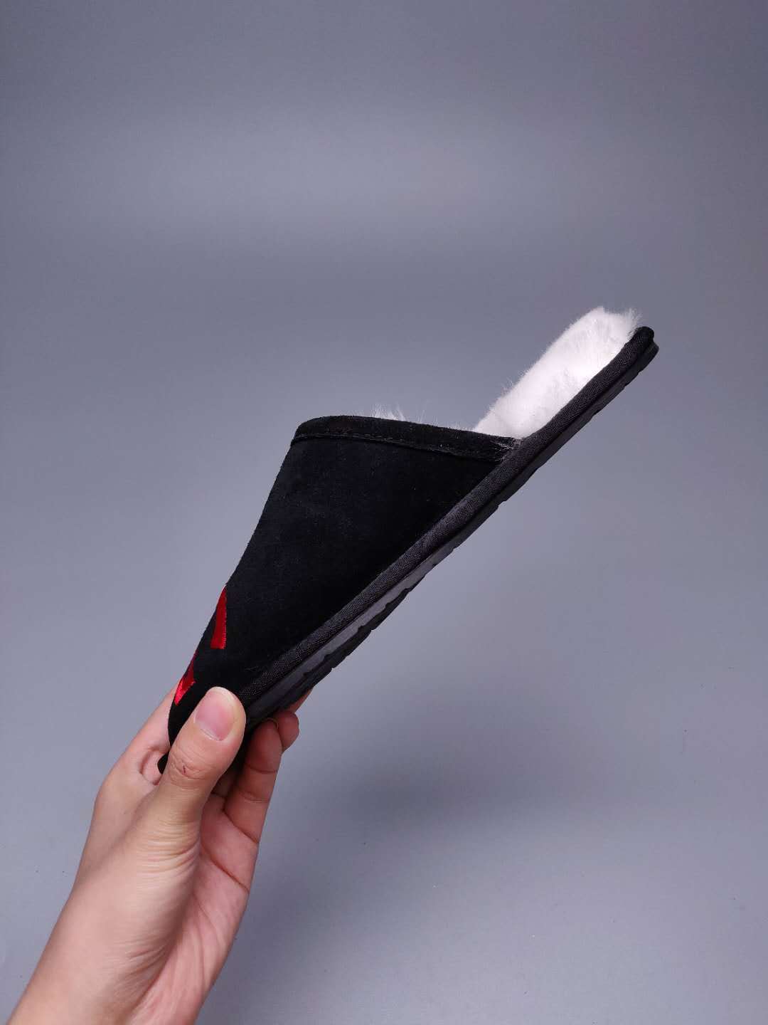 Black Indoor Slippers with Oversized G Detail | 2593