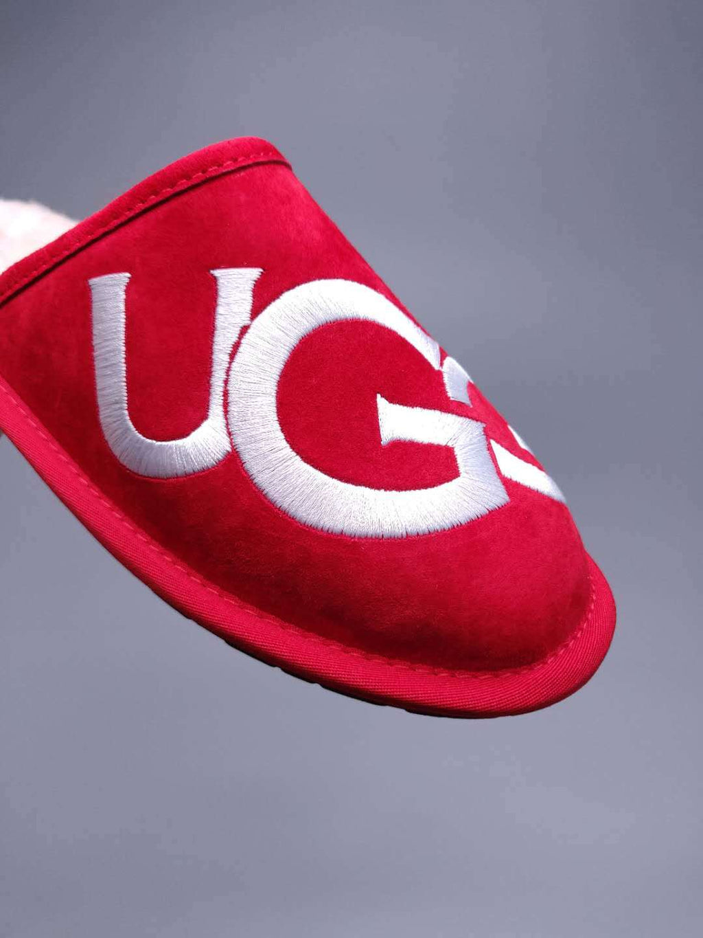 Bright Red Indoor Slippers with Oversized G Detail | 2593