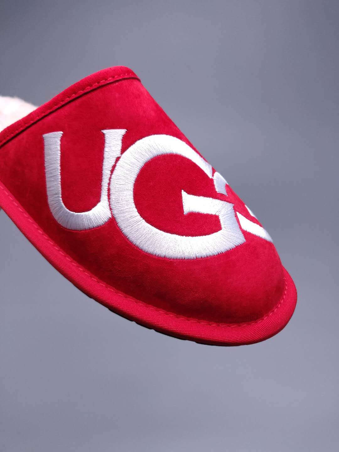 Bright Red Indoor Slippers with Oversized G Detail | 2593