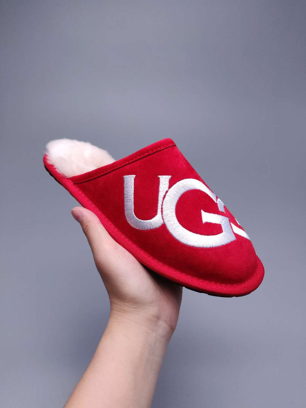 Bright Red Indoor Slippers with Oversized G Detail | 2593