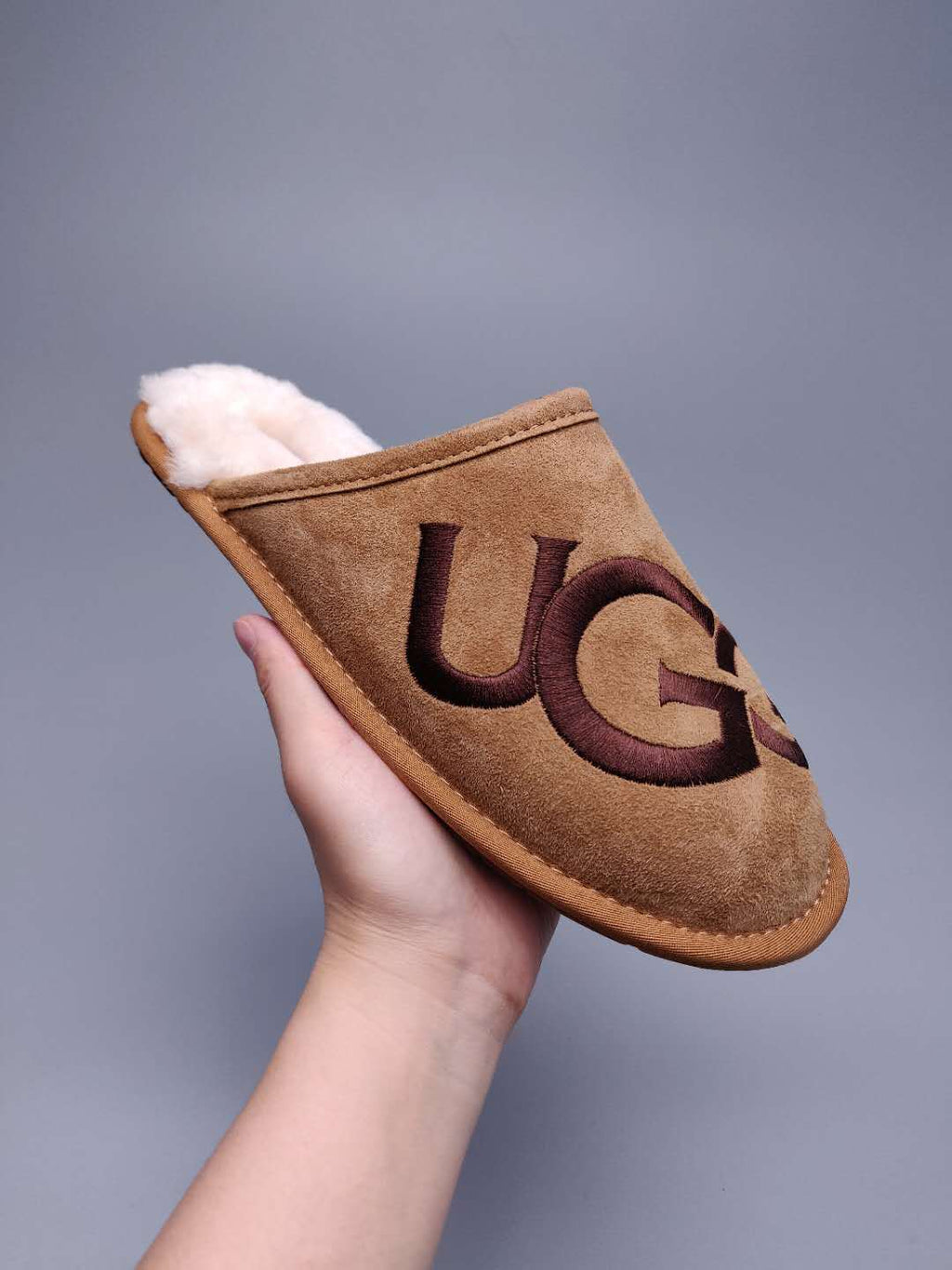 Chestnut Indoor Slippers with Oversized G Detail | 2593