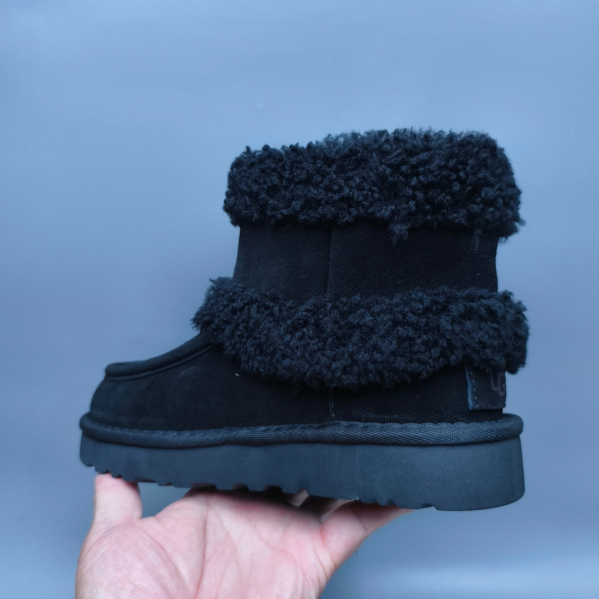 Black Curly-Texture Statement Logo Mid-Top Boots – 5410
