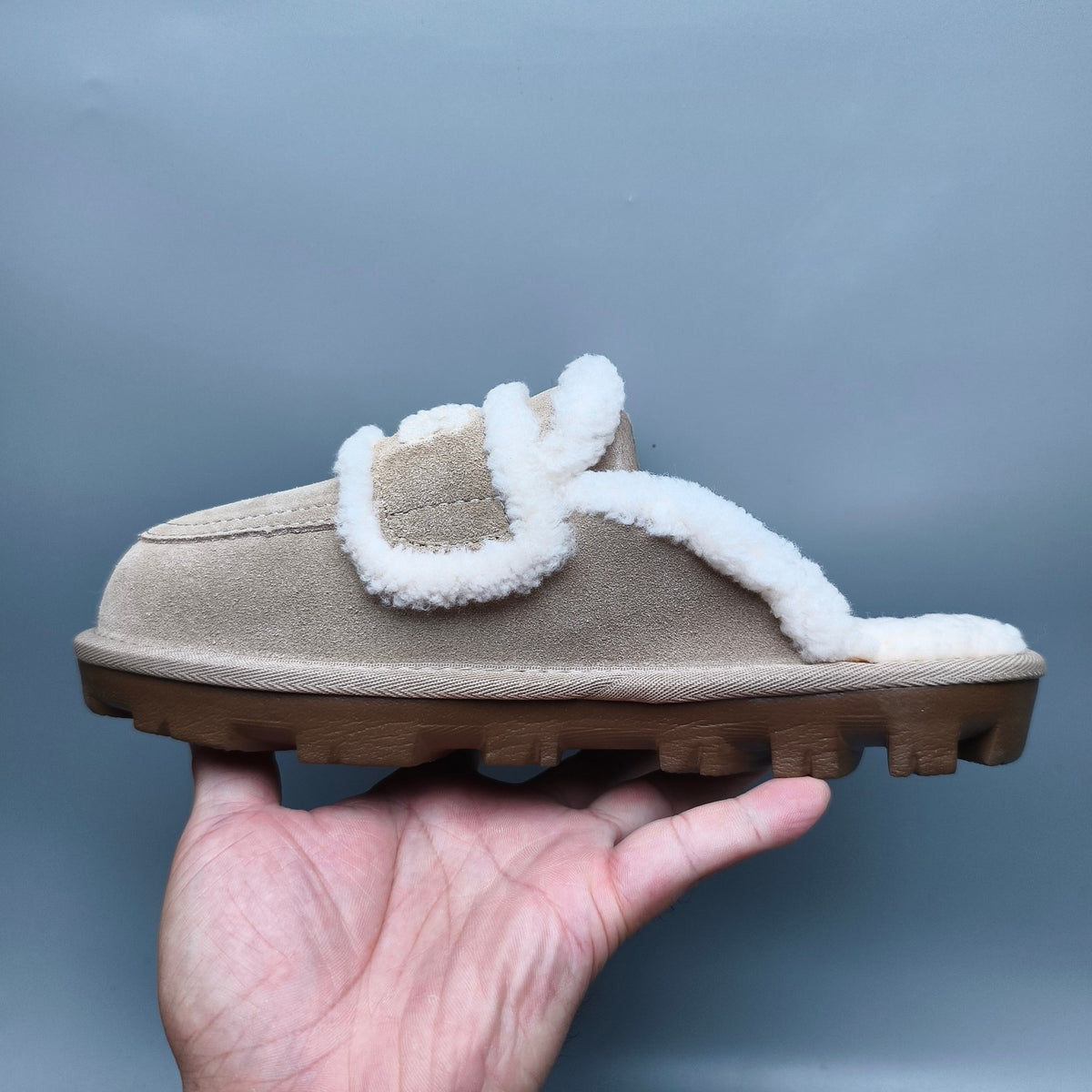 Sand Curly Plush Slippers with Oversized Logo | 1206